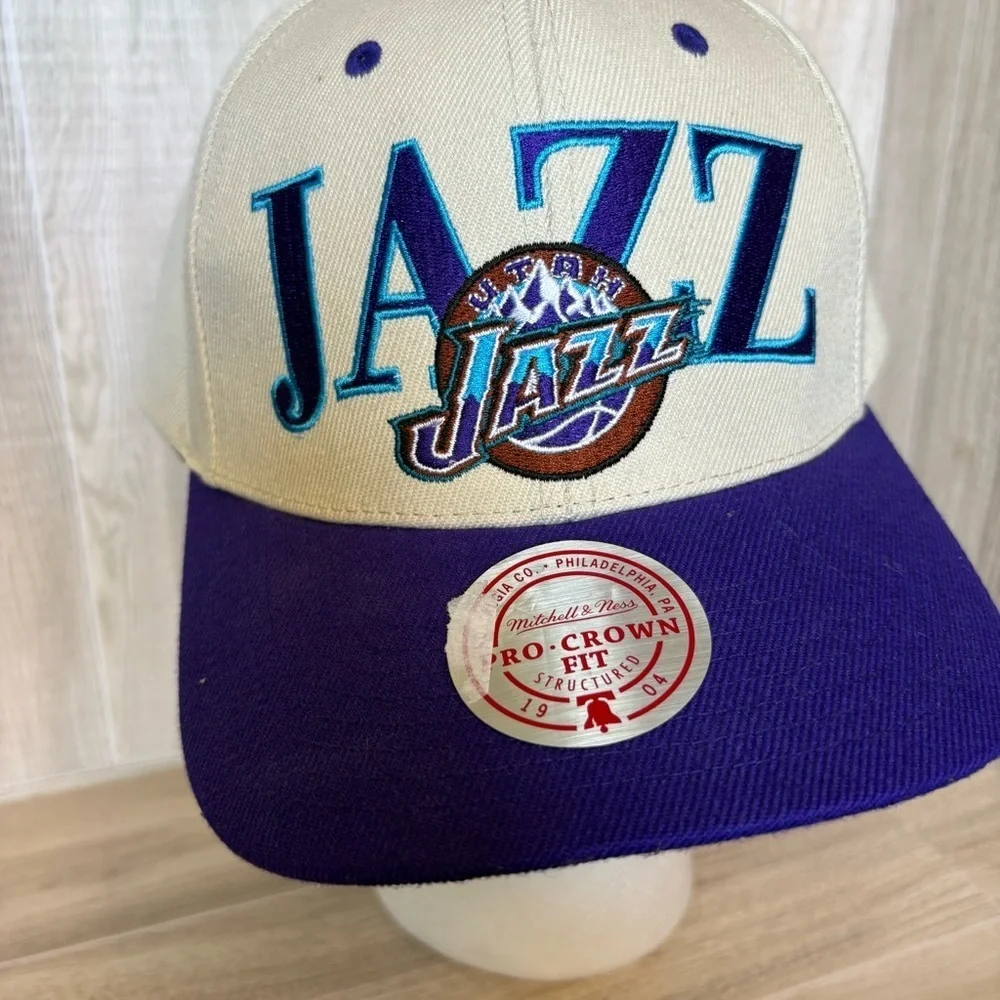 Utah Jazz Basketball Flat Bill Mitchell & Ness Men's Cream and Purple Hat